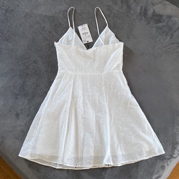 Zara Embroidered Dress NWT - Picture 2 of 5